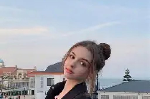 “假洋牌”优思益翻车事件：网红集体致歉背后的品牌包装术与流量陷阱