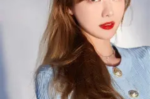 女主浮出水面！马克龙被爱妻“掌掴”线岁身姿饱满