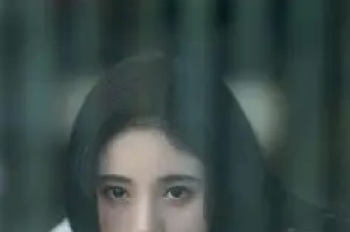 吐舌紧贴人设崩塌曾志伟与乔妹合照展现娱乐圈的另一面