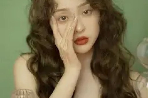 曝二字女星塌房！偷税漏税后连忙补缴网友怀疑杨紫但却指向戚薇
